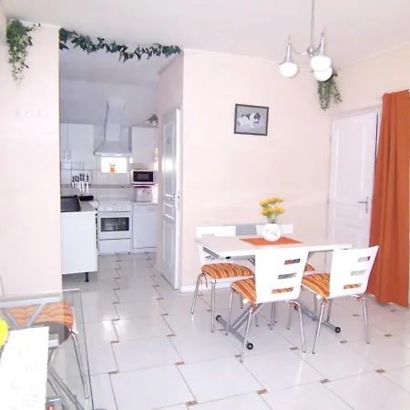 Maison De 2 Chambres Avec Vue Sur Le Jardin Clos Et Wifi A Dom wakacyjny