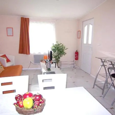 Maison De 2 Chambres Avec Vue Sur Le Jardin Clos Et Wifi A *