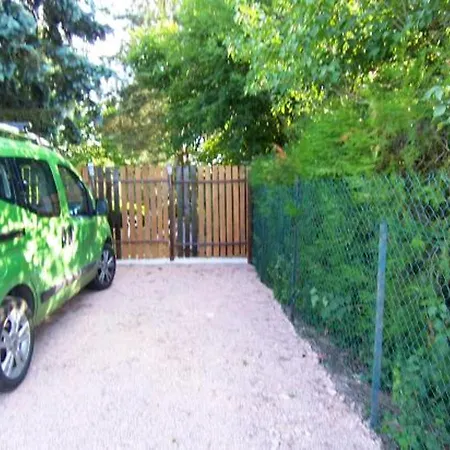 Maison De 2 Chambres Avec Vue Sur Le Jardin Clos Et Wifi A *